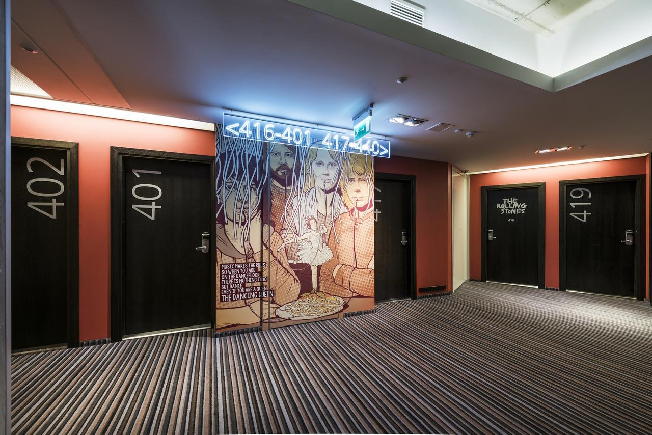 Comfort Lt - Rock 'n' Roll Hotel